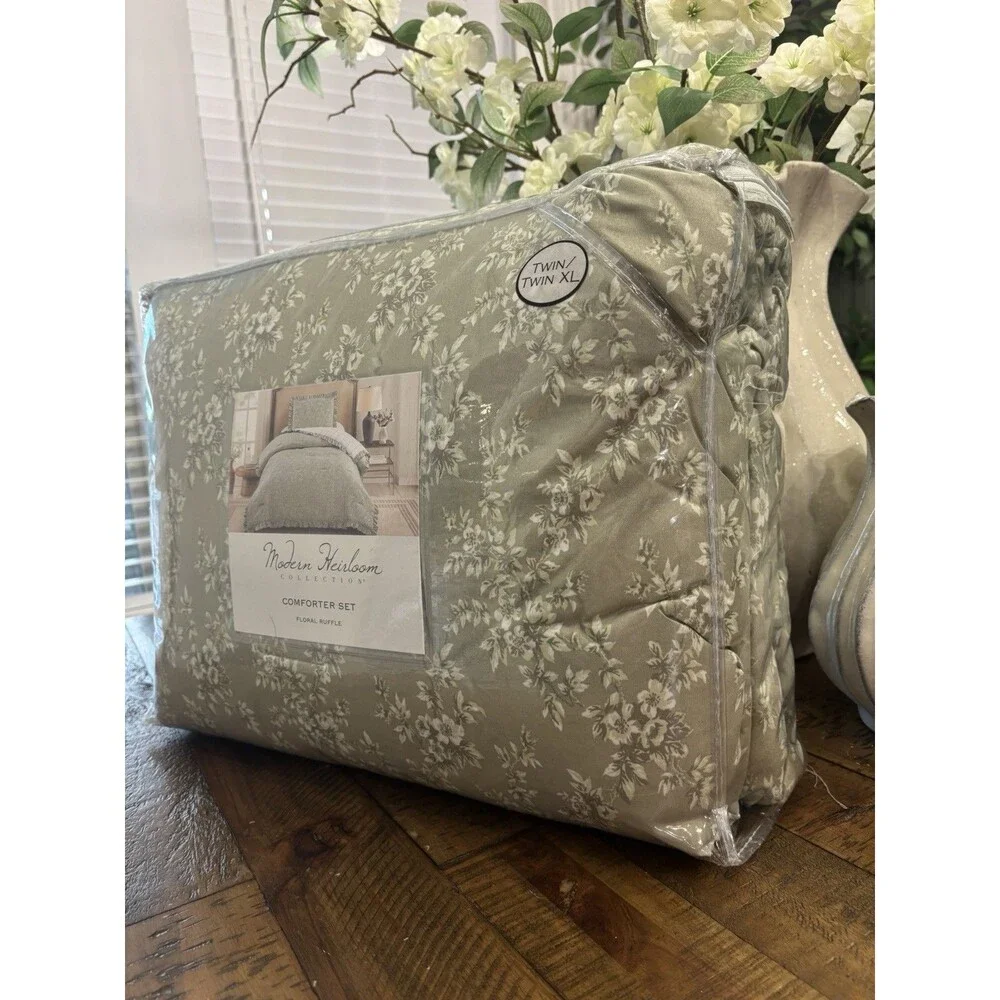 Modern Heirloom 2pc Twin/Twin XL Floral Ruffle Comforter Bedding Set NEW